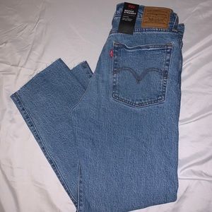 LEVI’S : Wedgie Straight jeans!